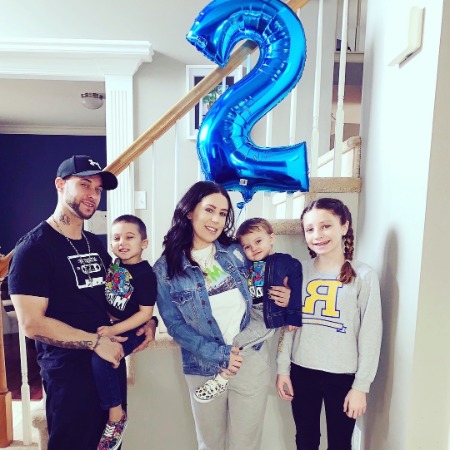 Nathan Samra-Mathers and his wife Ashley Mae Mathers with their kids.